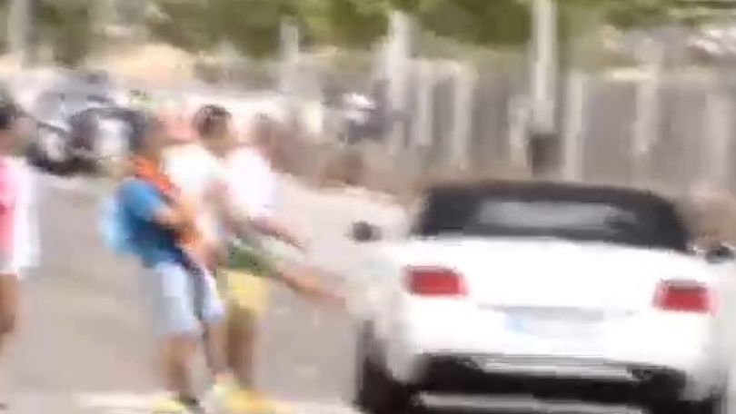 Real Madrid, insulti e calci all'auto di Bale VIDEO