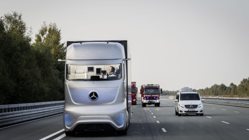 Mercedes inventa il camion a guida autonoma