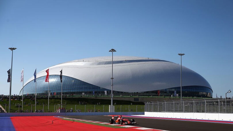 F1, Gp Russia: Alonso terzo, vola Hamilton