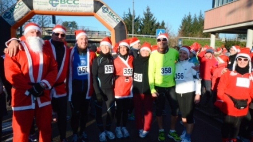 Atletica, la Corsa dei Babbi Natale a Buguggiate
