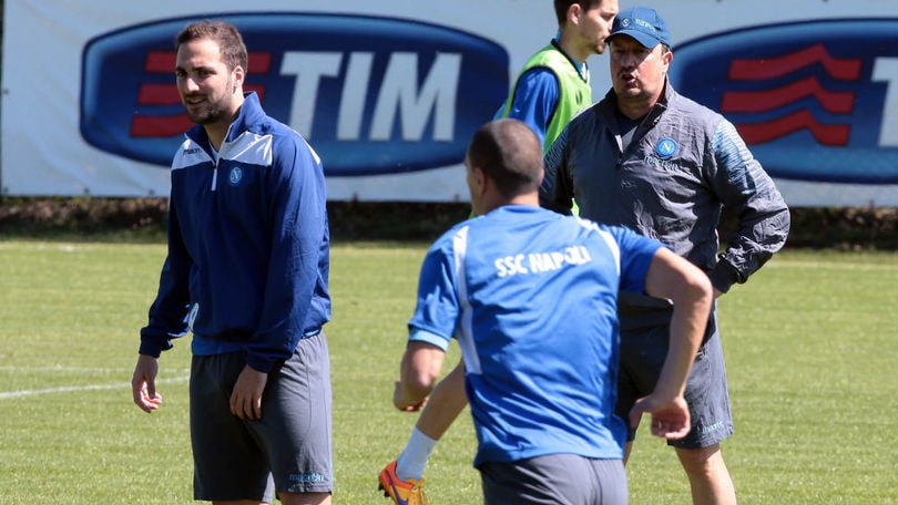 FOTO Napoli, Higuain e Benitez quanti sorrisi nella rifinitura