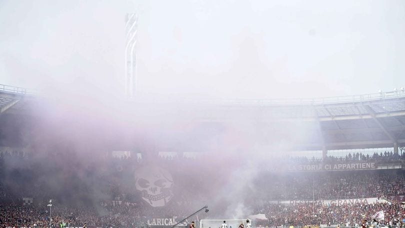 FOTO Derby della Mole: teschi e tori sulle curve
