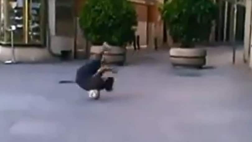 Un fenomeno con il pallone! Che magia riesce a fare?