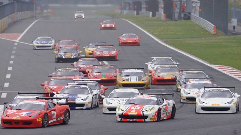 Ferrari show al Fuji, 600 rosse in pista