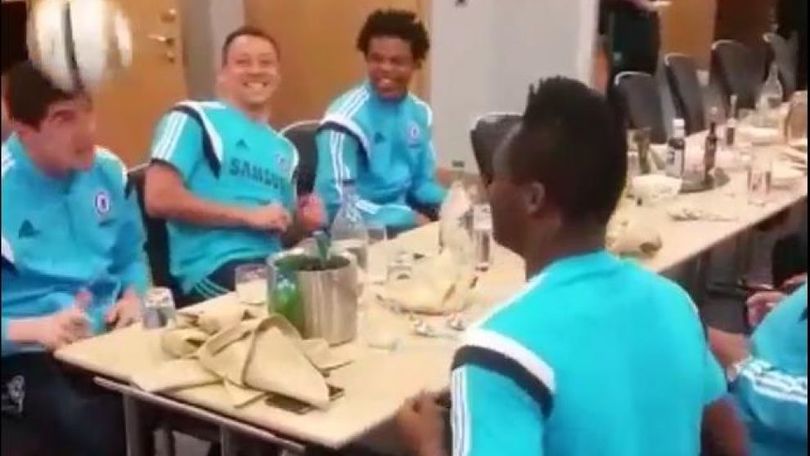 Chelsea, il pallone non manca nemmeno a tavola per cena