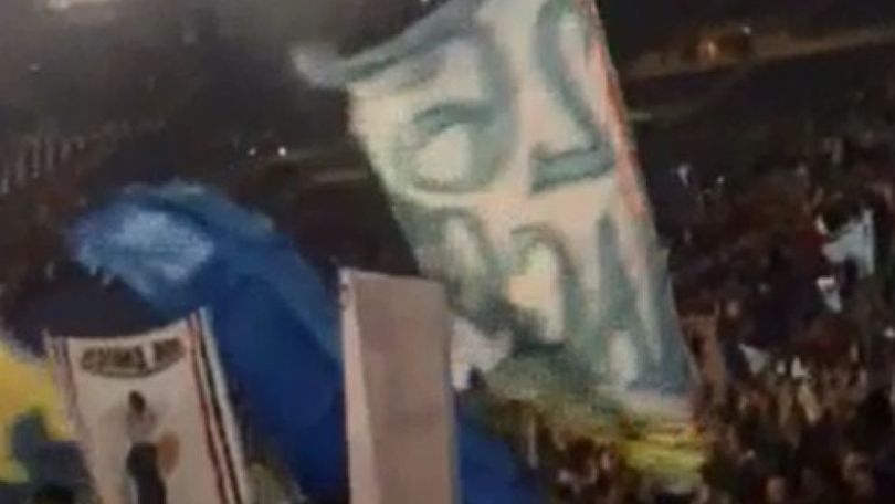 Curva Nord da brividi: festa sulle note di Battisti