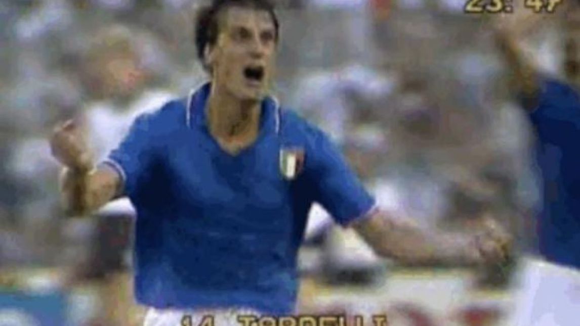 FOTO Le 50 esultanze più belle della storia del calcio