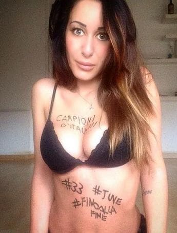 FOTO Emanuela Iaquinta, sexy festa per lo scudetto della Juve