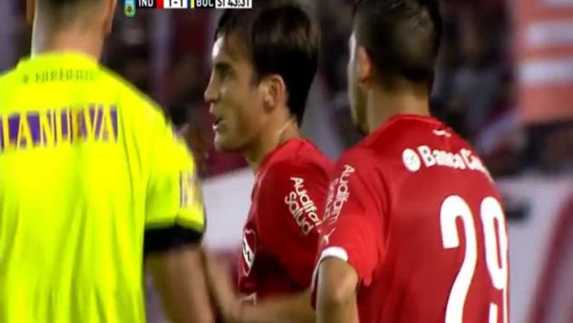 Boca-Independiente, si fa espellere per una rimessa...