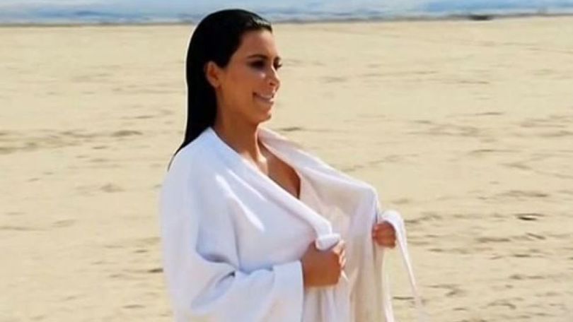 FOTO Kim Kardashian senza veli per un set fotografico