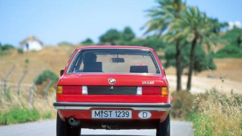 BMW Serie 3 compie 40 anni