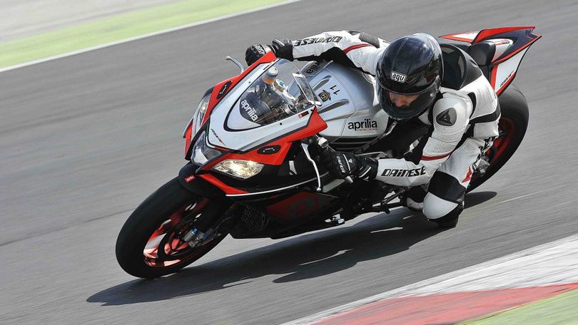 Aprilia RSV4 RF: Superbike… di serie (foto)