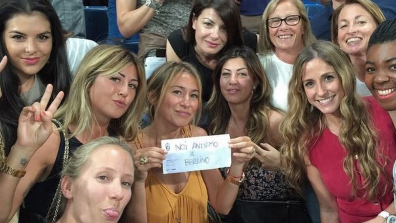 FOTO: La D'Amico guida le wags bianconere. Che festa a Madrid!