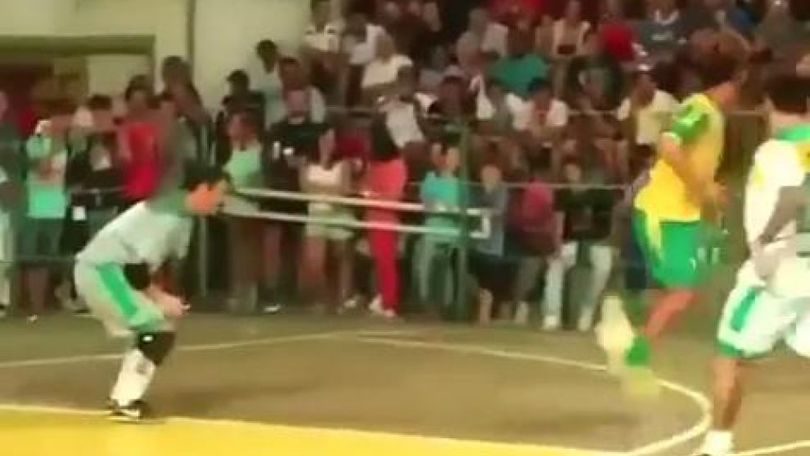 Falcao, bicicletta di tacco. Il gol è pazzesco!