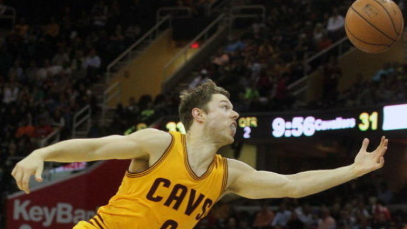 Avanti i Cavs, rimonta Houston
