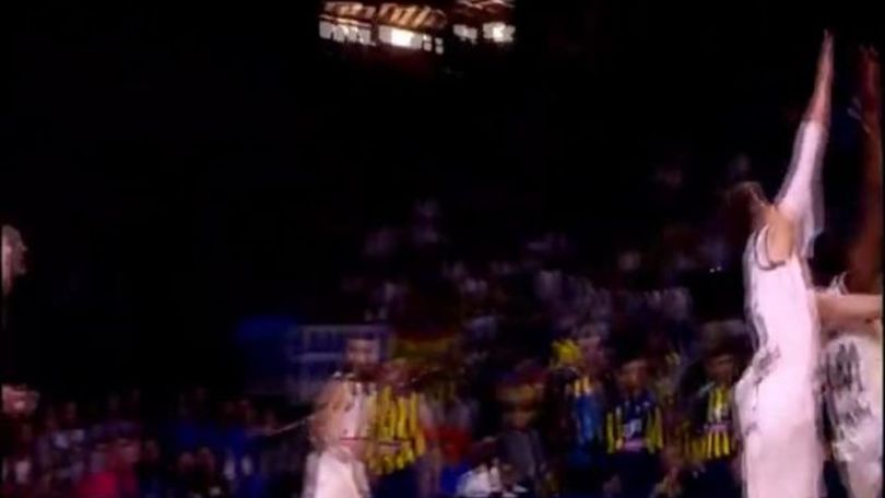 Spettacolare schiacciata di Vesely!