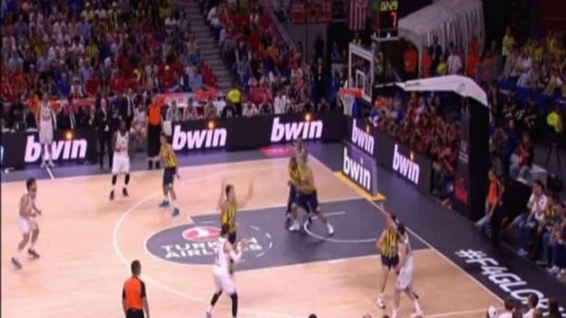 Il Real passeggia sul Fenerbahce e centra la finale