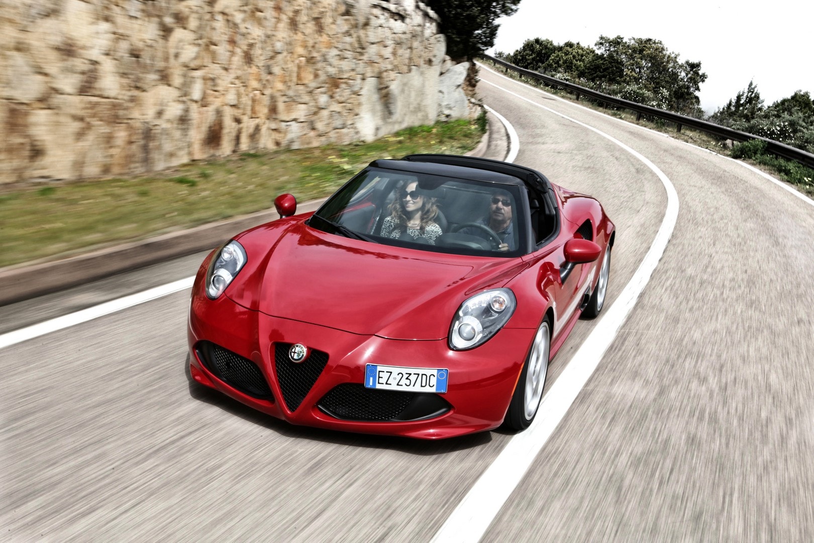 Alfa Romeo 4C Spider, elitaria e spartana