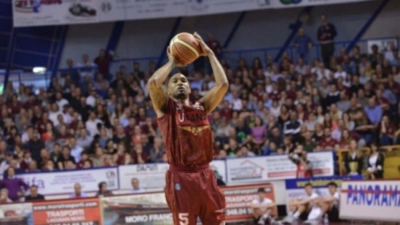 Basket: Venezia avanti con Cantù