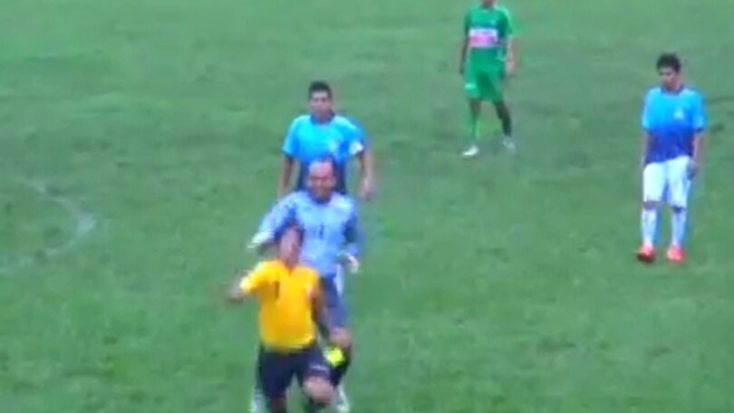 Coppa del Perù, arbitro aggredito alle spalle