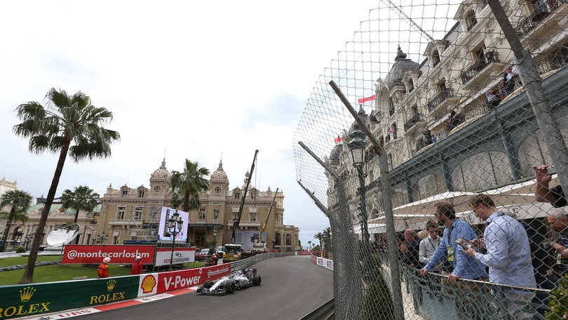 Basta un po’ di pioggia per fermare la F.1