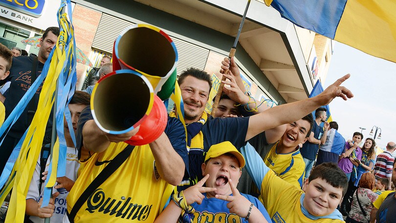 Frosinone, migliora il bimbo caduto durante la festa per la A