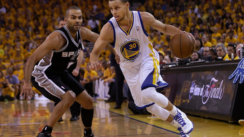 Curry e LeBron James guidano il primo quintetto NBA