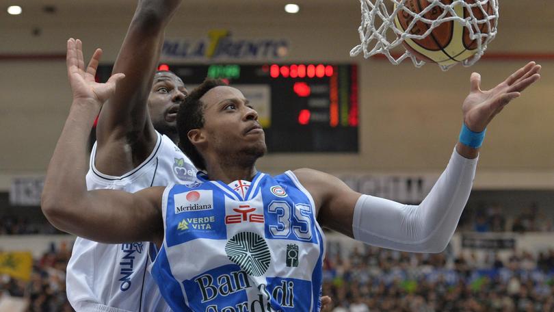 Kadji a sorpresa, Sassari sul 2-1
