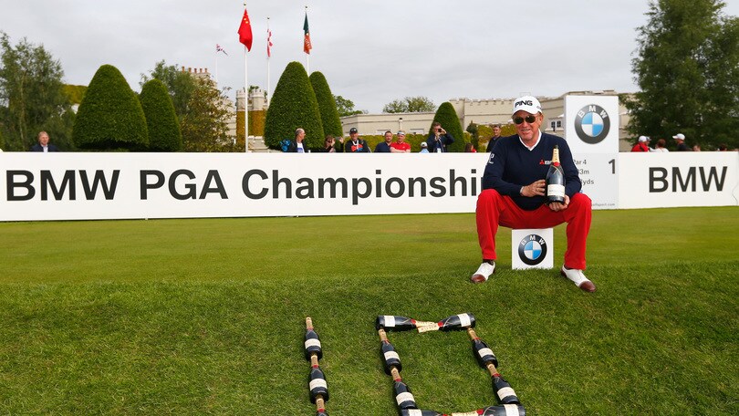 Golf, il mago Jimenez: è il re delle buche-in-uno