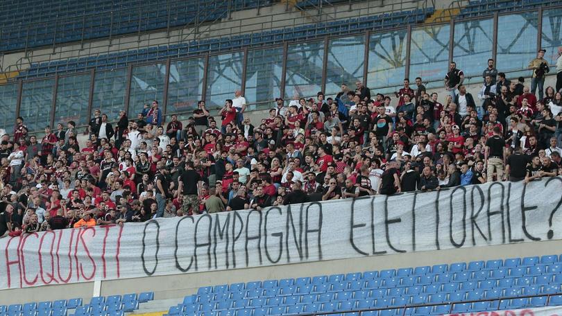 Milan, protesta tifosi: «Galliani-Infront, chi comanda?»