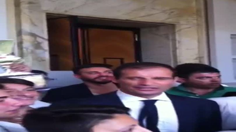 Allegri al Coni si mette in posa con i bambini