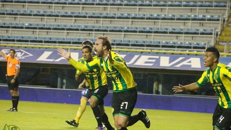 Osvaldo sbaglia un rigore, il Boca crolla in casa