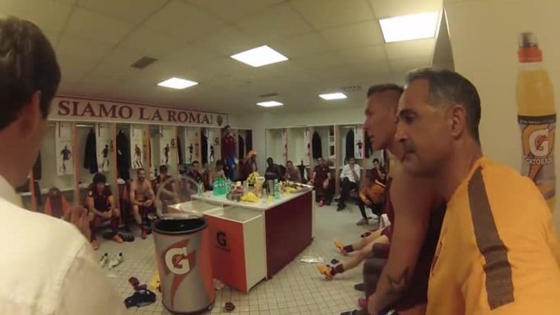 Roma, Garcia ringrazia la squadra negli spogliatoi dopo il derby