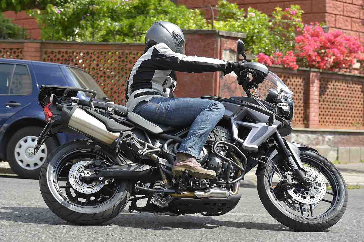 Triumph Tiger 800XRx: anima enduro, fisico sexy