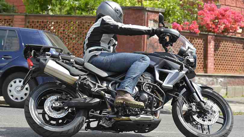 Triumph Tiger 800XRx: anima enduro, fisico sexy