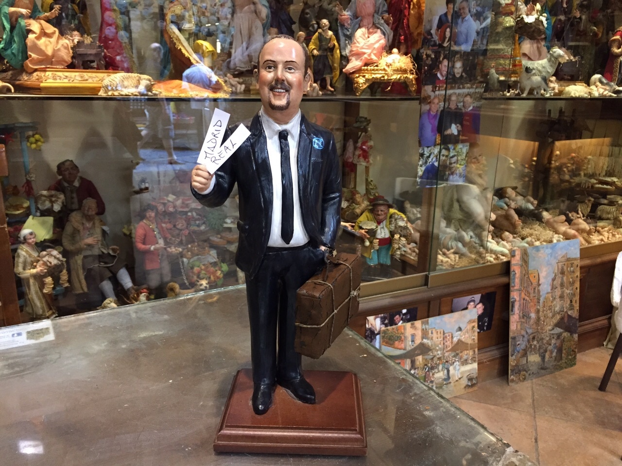 Napoli, Benitez ha già la valigia a San Gregorio Armeno