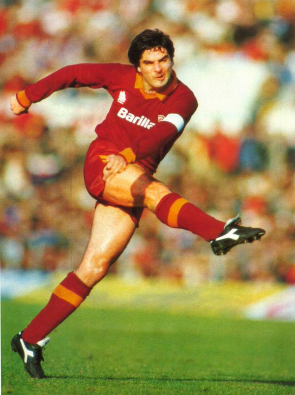 21 anni fa moriva Di Bartolomei. La Roma: «Un posto nel cuore»