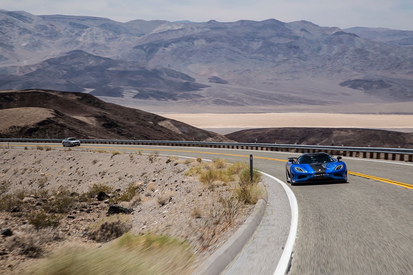 Lewis Hamilton alla Gumball 3000 su una Koenigsegg da 940 cavalli
