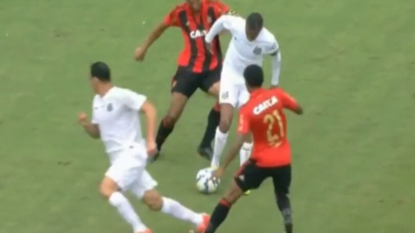 Robinho, numero pazzesco dell'ex milanista
