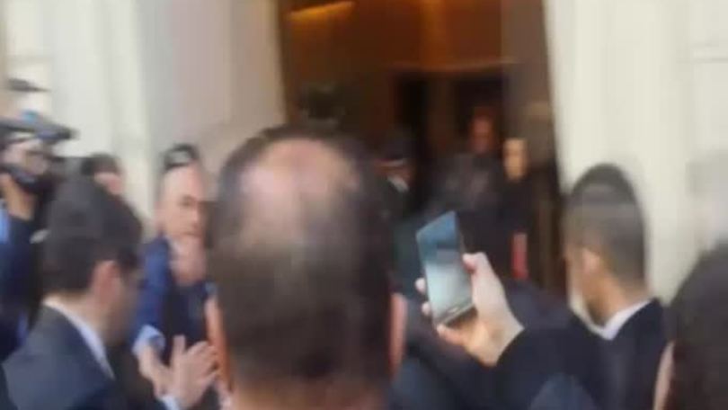 Clamoroso: Berlusconi cede quote a Mr.Bee