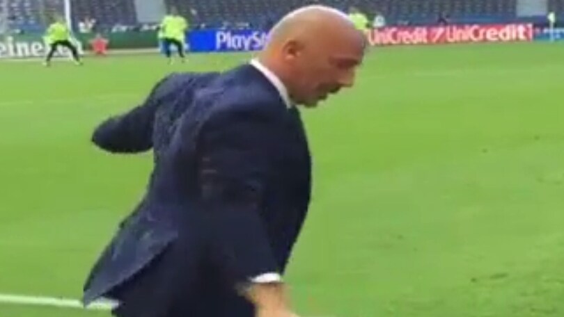 Berlino, Vieri e Vialli: show a bordo campo