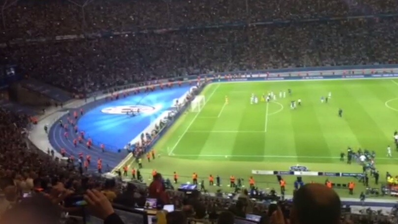 La Juve va sotto la curva e riceve l'applauso degli juventini