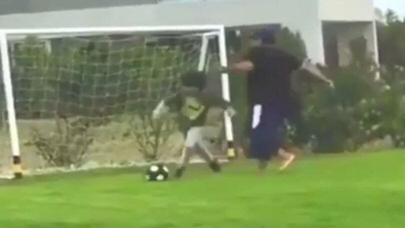 Maradona, fallaccio sul nipotino (che però segna lo stesso)