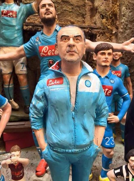 Sarri, a Napoli c'è già la statuina del presepe