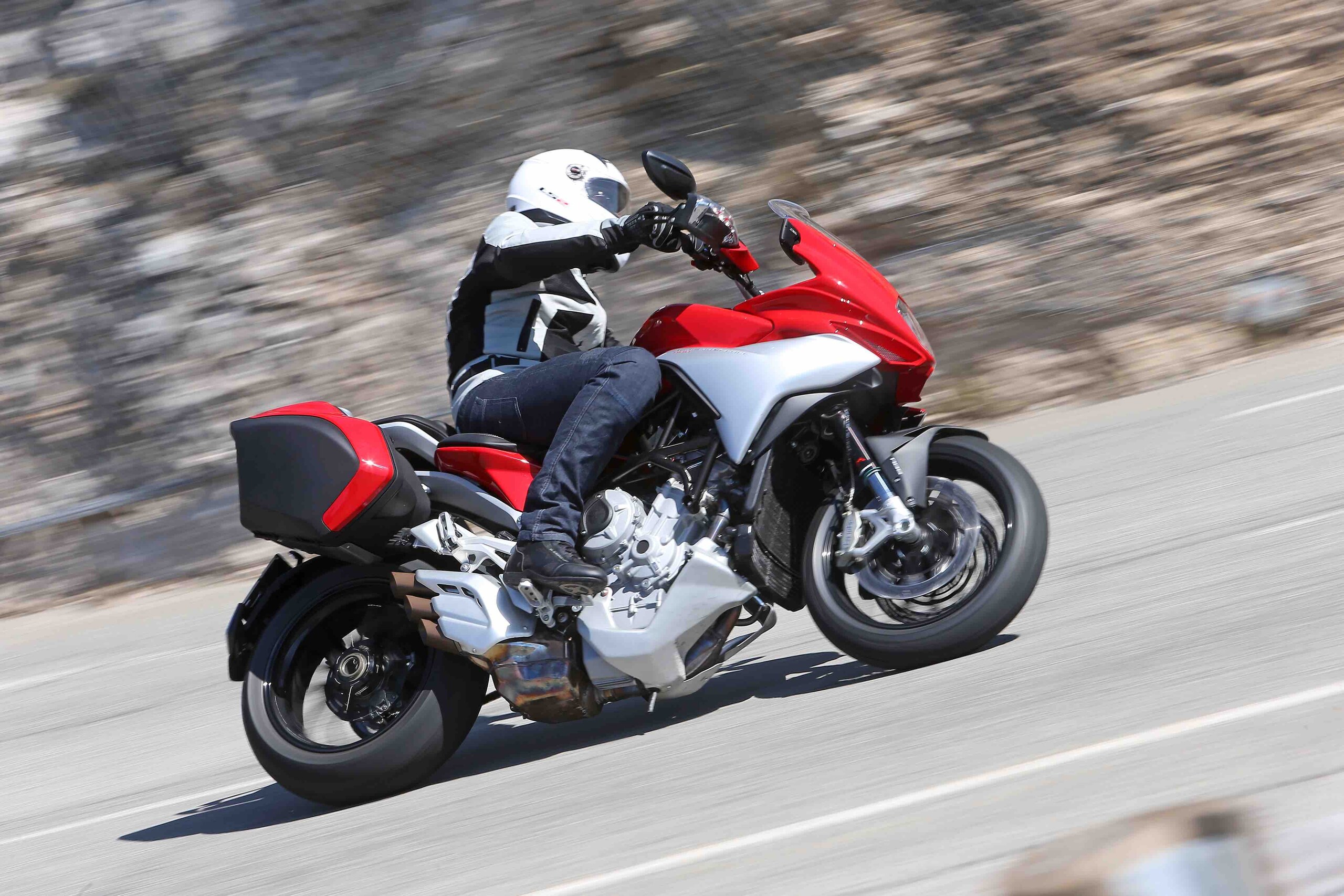 MV Agusta Turismo Veloce: le foto dinamiche