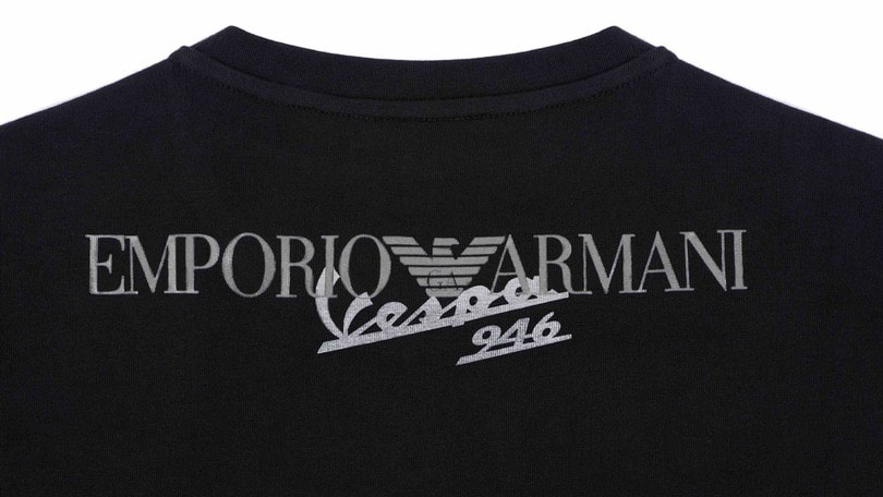 Giorgio Armani “firma” la Vespa 946