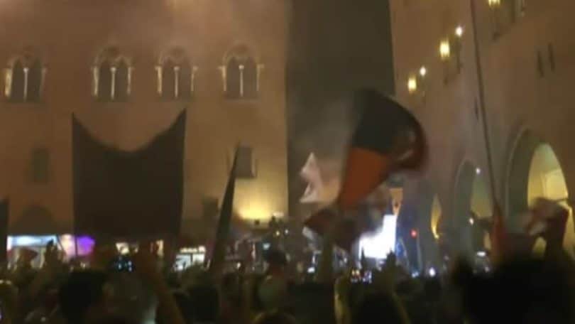 Festa a Bologna per la promozione in Serie A!