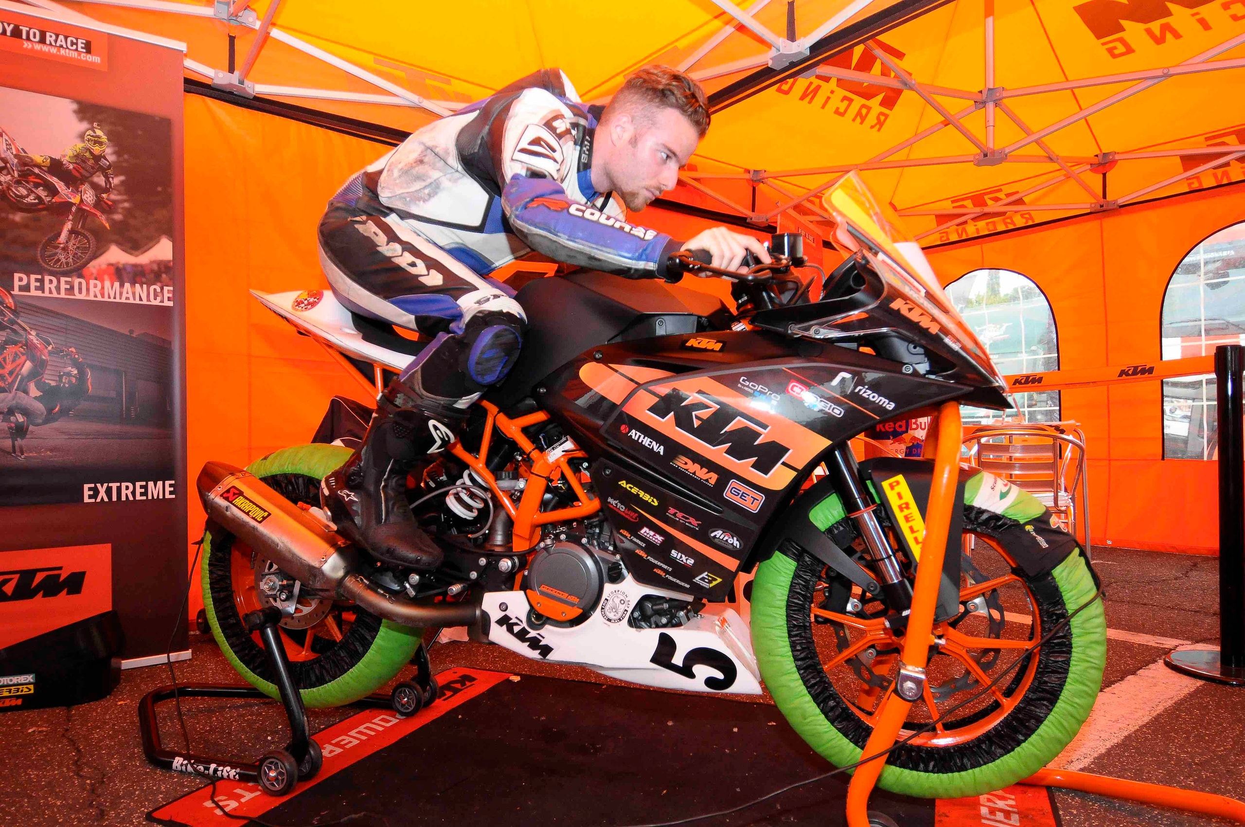 KTM RC 390 Cup: le foto al box