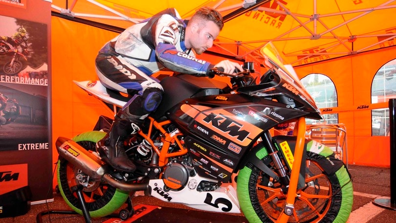 KTM RC 390 Cup: le foto al box