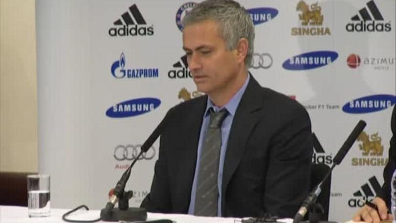 Mourinho: patente ritirata per sei mesi